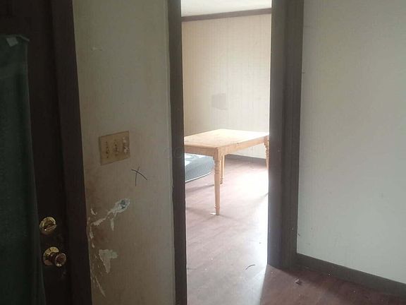 4th image of 329 Mound St