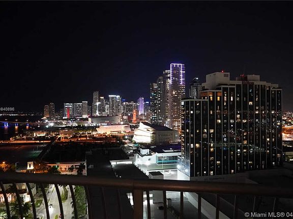 3rd image of 1750 N Bayshore Dr APT 2512
