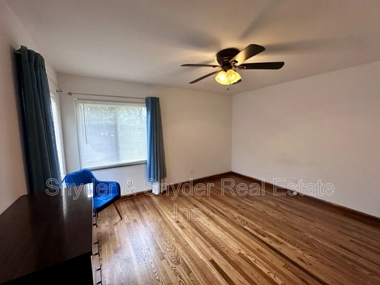 1093 N Main St — Photo 6