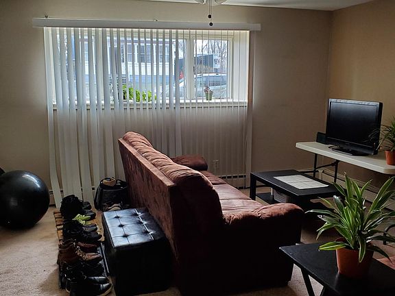 4th image of 15 Parkwood St #1