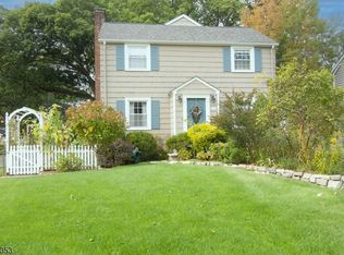 20 Crescent Rd, Livingston, NJ 07039