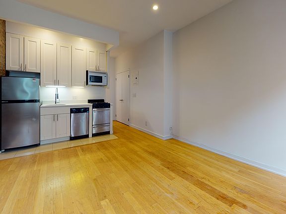 3rd image of 218 E 84th St APT 2B