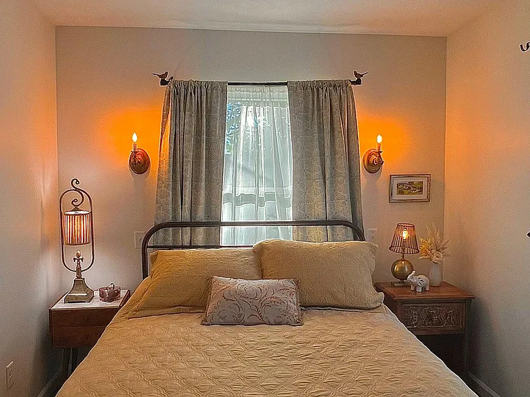 Single bedroom with queen sized-bed. Sheer curtains will be replaced with blackout curtains for optimum sleep. Temperature-controlled by the guest. Bedroom is also fully decorated and cozy.