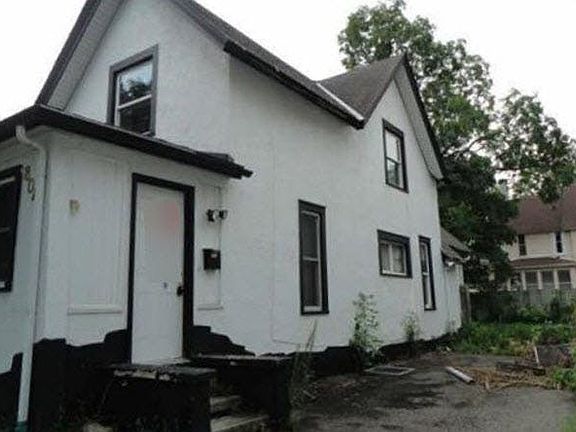 2nd image of 804 19th Ave NE