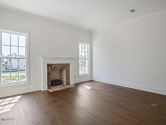 4th image of 111 W West Florida Blvd