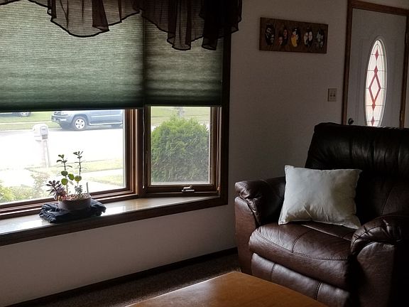 3rd image of 1215 Eagle Ln