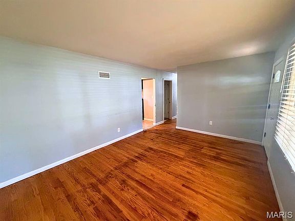 5th image of 1419 Farmview Ave
