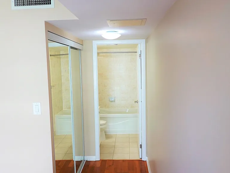 38 Grenville St #1009 — Photo 11