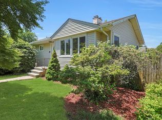 61 Westlake Dr, Valhalla, NY 10595