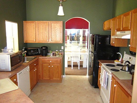 3rd image of 46 Lancelot Dr