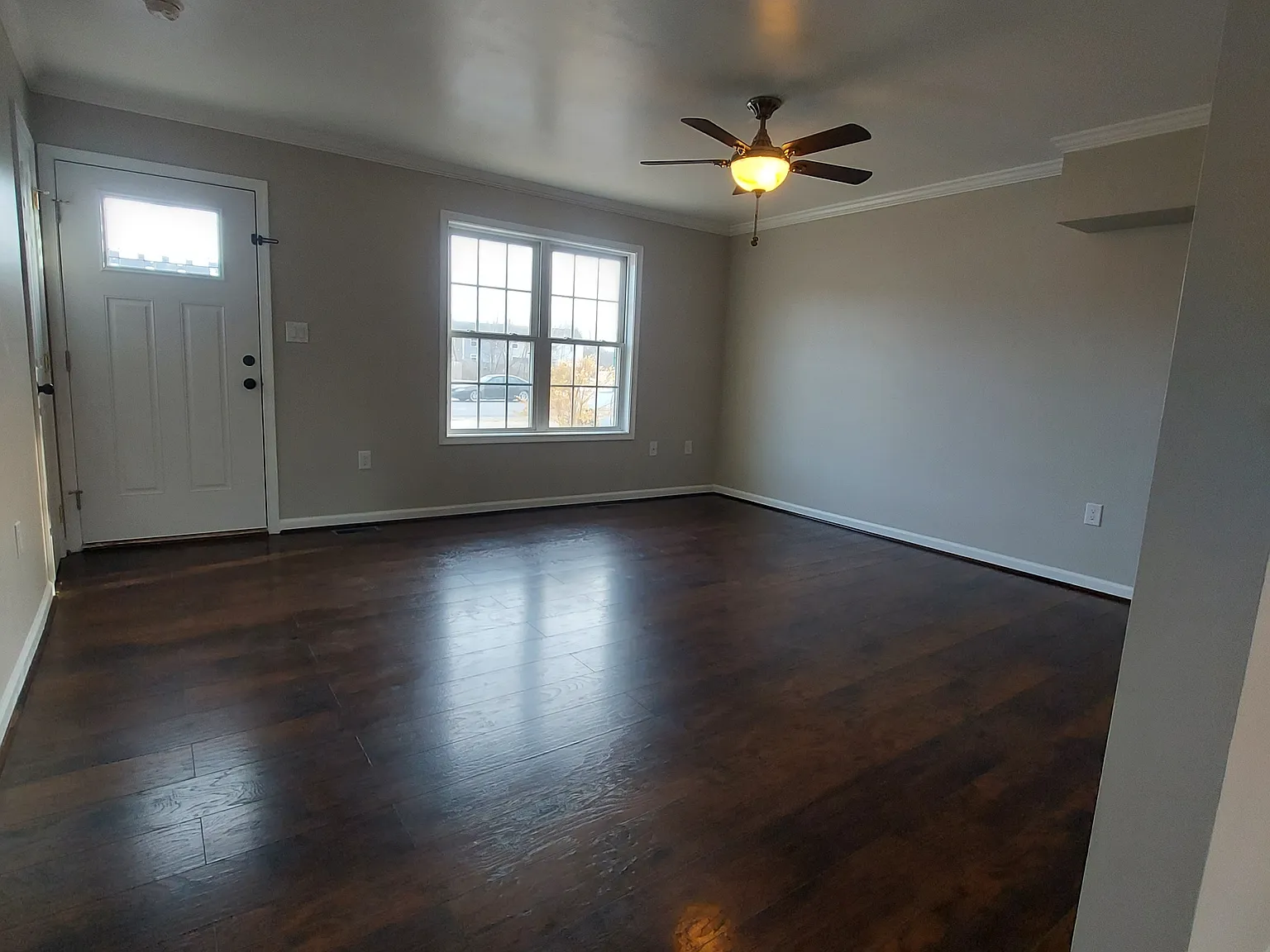 3 bed, 1.5 bath, 1200 sqft, $1,700 — Photo 2