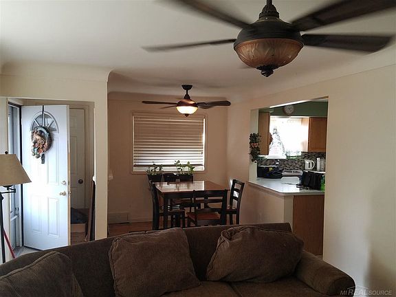 5th image of 21237 Sunnydale St