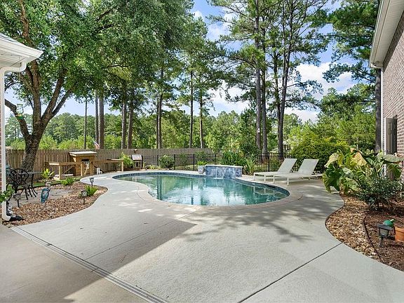 3rd image of 419 Long Lake Dr