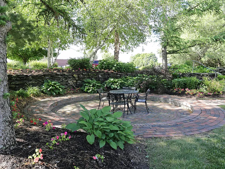 Country Gardens Apartments — Photo 13