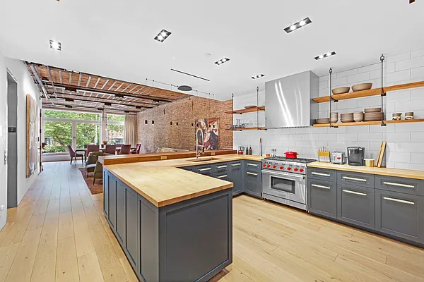 Rented by Tabak Real Estate | media 32