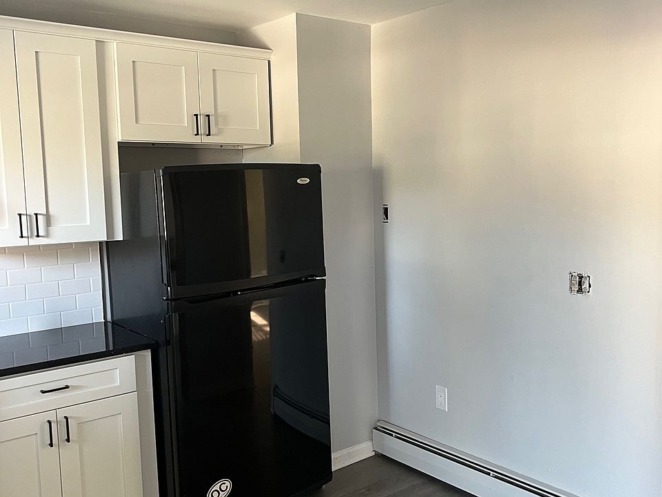 1st image of 56 Harris St Floor 1