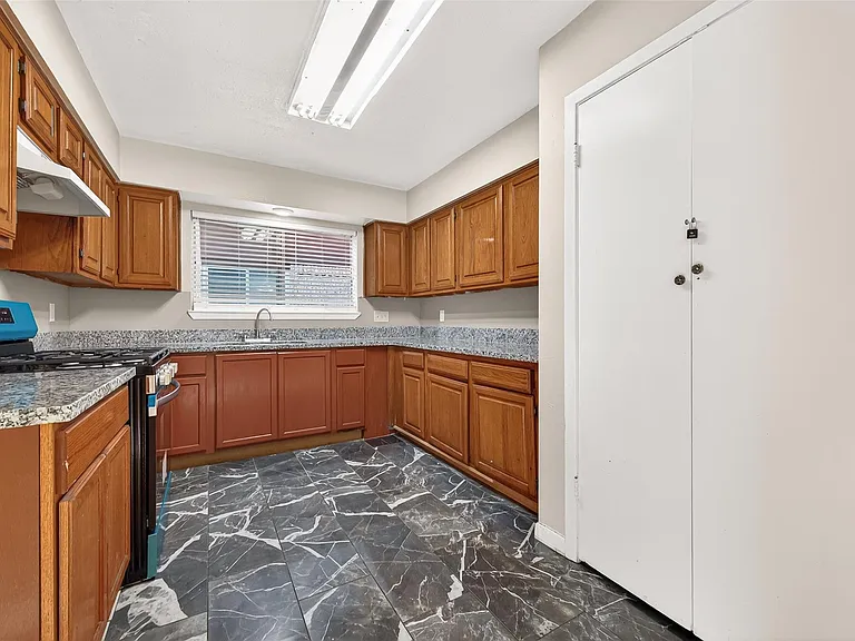 7422 Cortes Dr — Photo 17