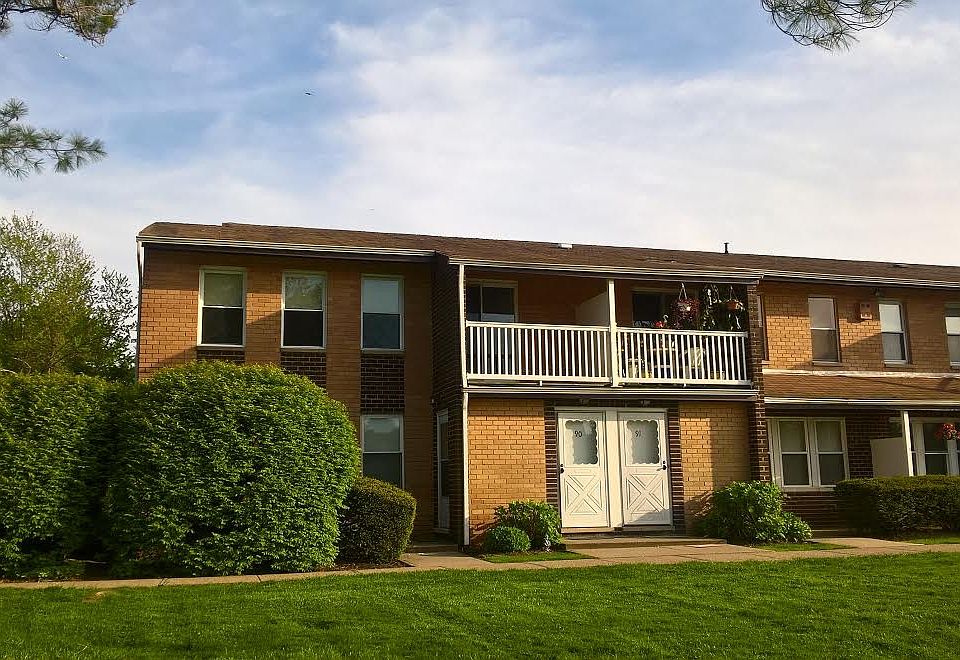 1st image of 90 Artist Lake Dr