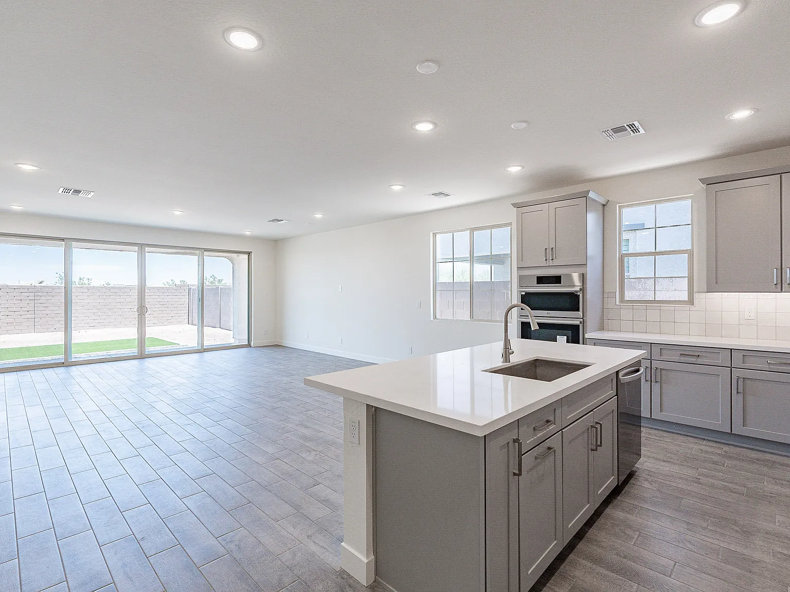 4 bed, 2318 sqft, $3,200 — Photo 4