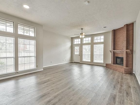 3rd image of 15303 Laurel Knoll Cir