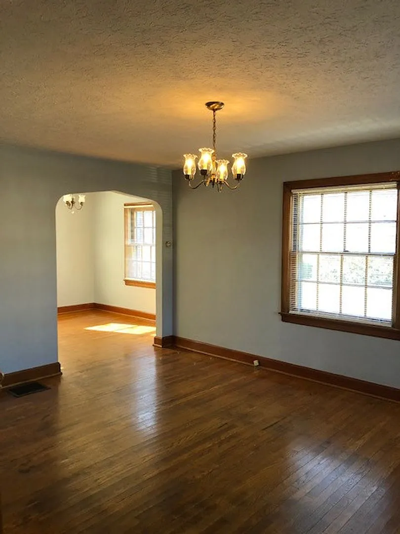 402 College Street — Photo 3