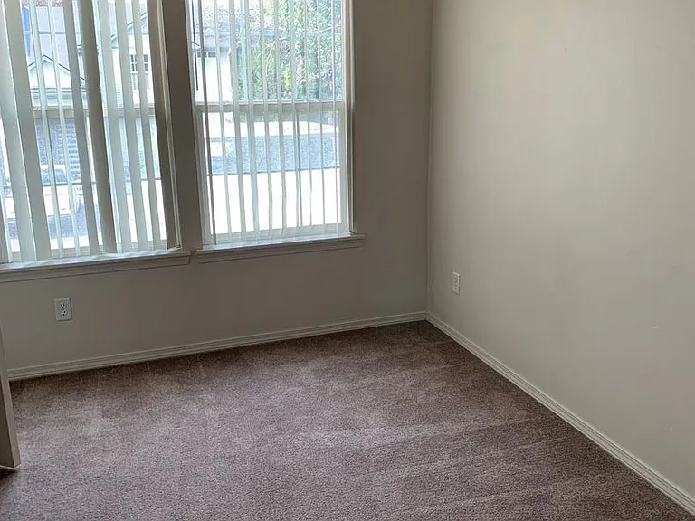 Roosevelt - 1496 — Photo 10
