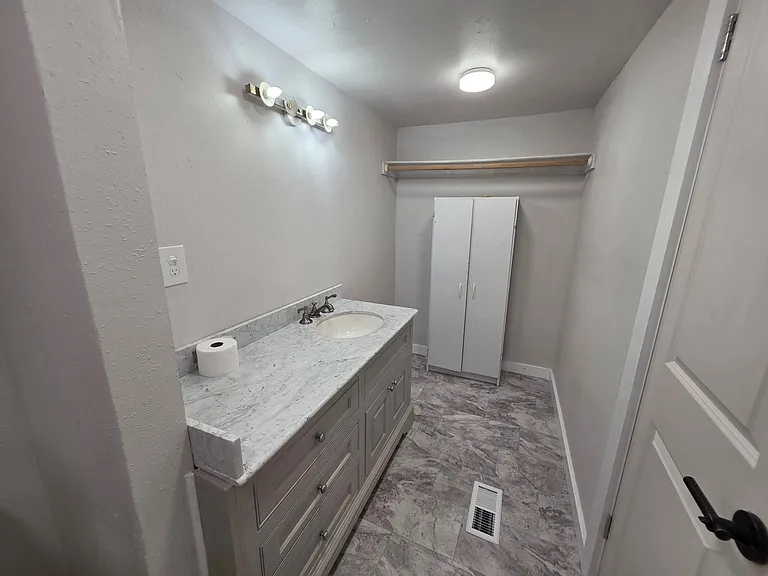 824 Huron Dr — Photo 7