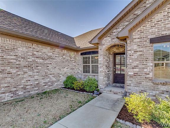 4th image of 559 Camille Ln
