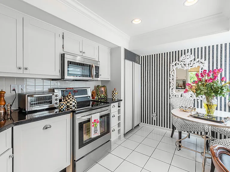 250 Bradley Pl #202 — Photo 14