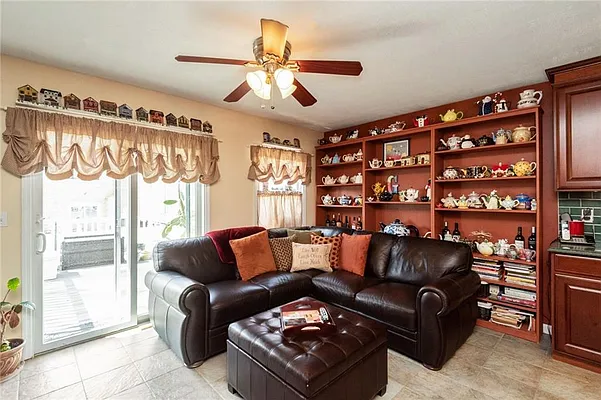 Sold by Ben Bay Realty of Marine Park  | media 8