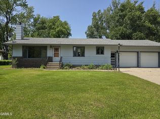 1606 7th Ave SE, Jamestown, ND 58401