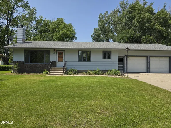 1606 7th Ave SE, Jamestown, ND 58401