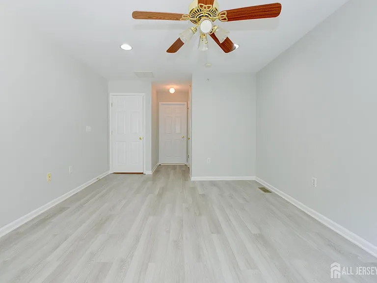 34 Forest Dr — Photo 23