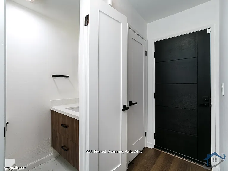 653 Forest Ave — Photo 7