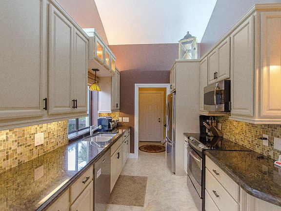 3rd image of 126 Sand Pine Dr