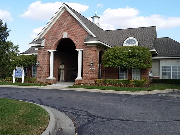 3rd image of 15459 Cornell Dr