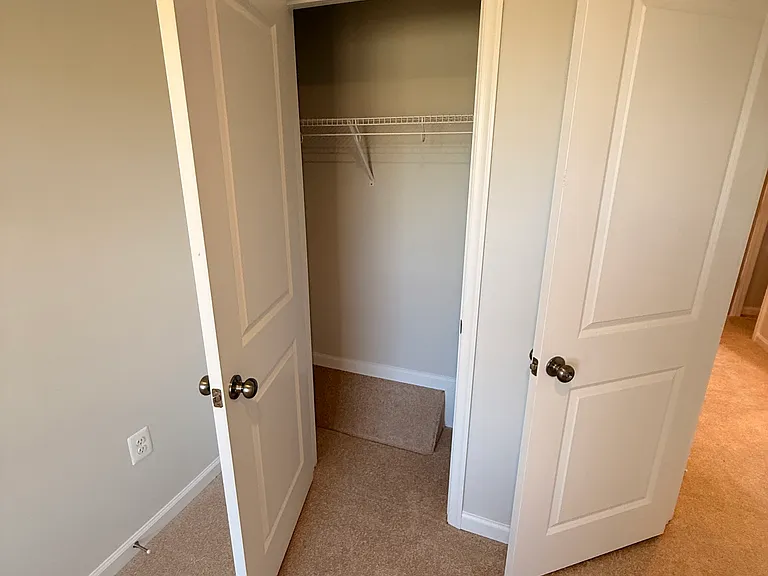 121 Oldfield Dr — Photo 23