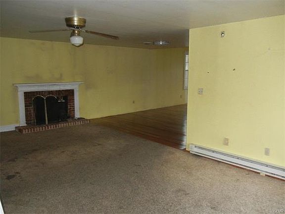 4th image of 200 Grant St