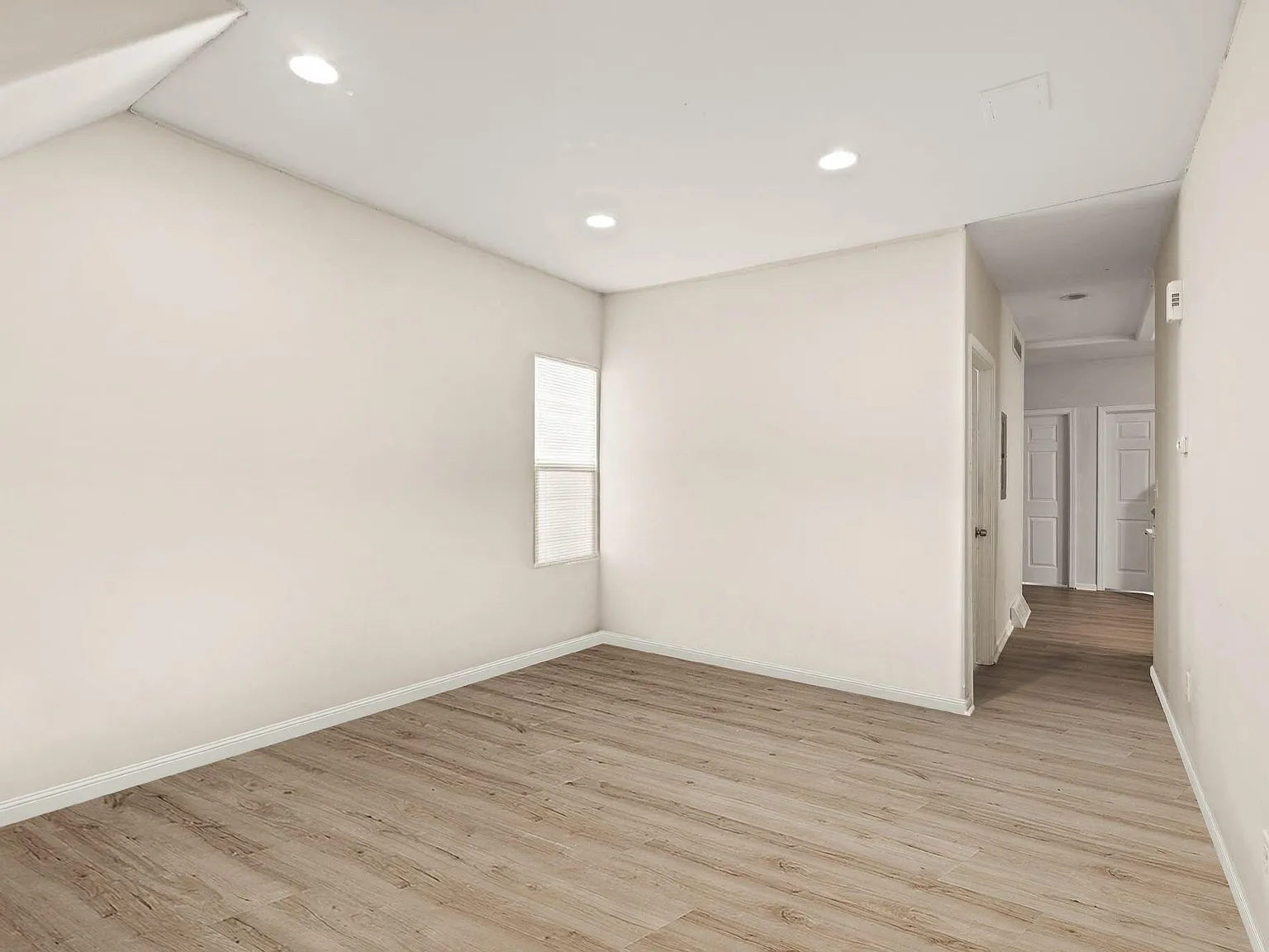 2738 N Bartlett Ave — Photo 4