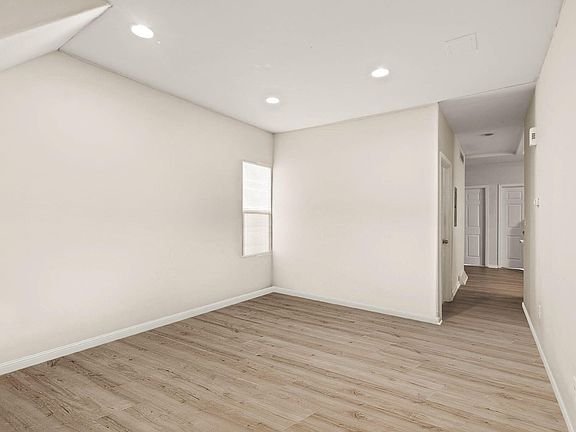 4th image of 2738 N Bartlett Ave #2738L3