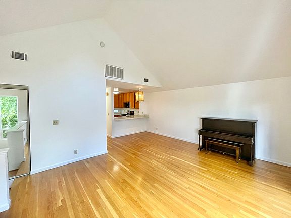 3rd image of 1481 De Haro St