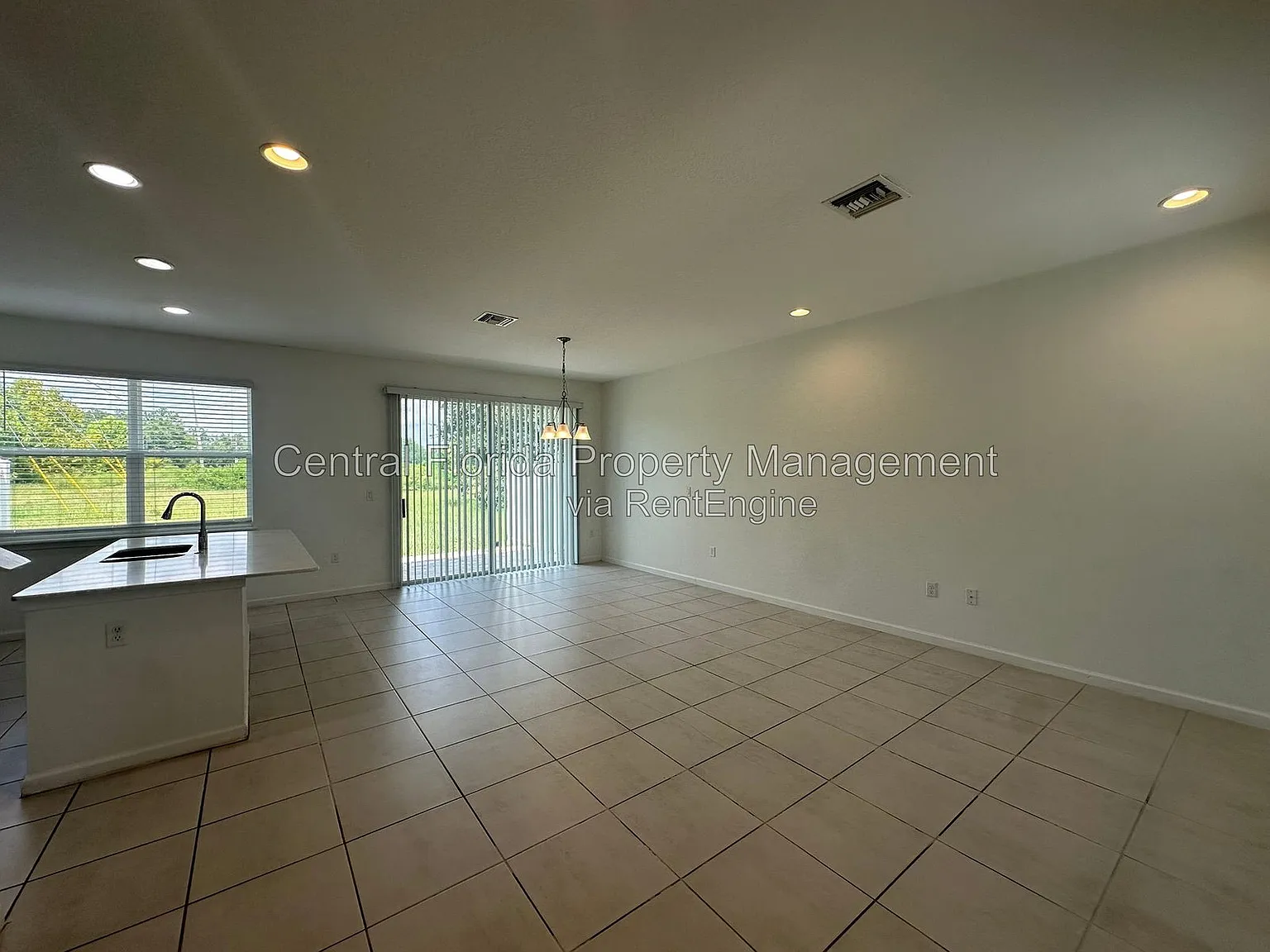 3 bed, 2.5 bath, 1356 sqft, $1,999 — Photo 3