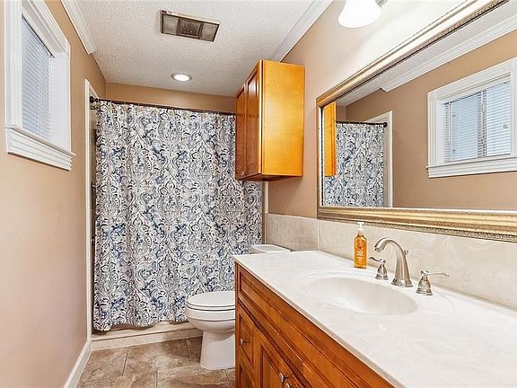 3rd image of 808 Holyoke Pl