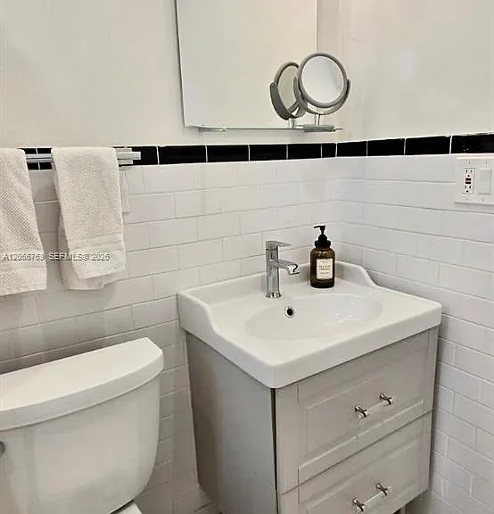 712 SW 9th St — Photo 13