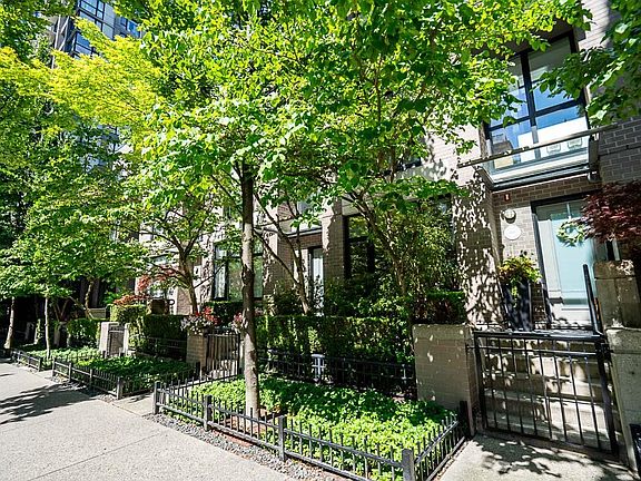 4th image of 1261 Richards St