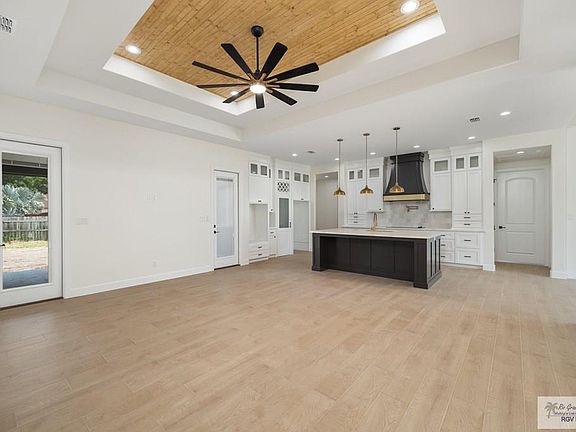 4th image of 9721 Heights Dr