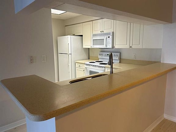 3rd image of 3021 Alcazar Pl APT 204
