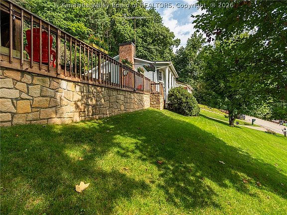 2nd image of 1801 Winding Hill Dr