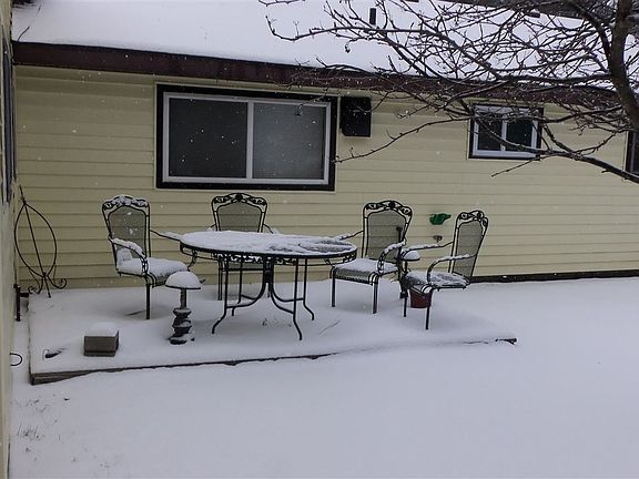 3rd image of 1695 Menona Ln