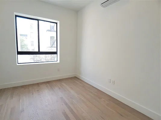 Rented by EXR | media 42